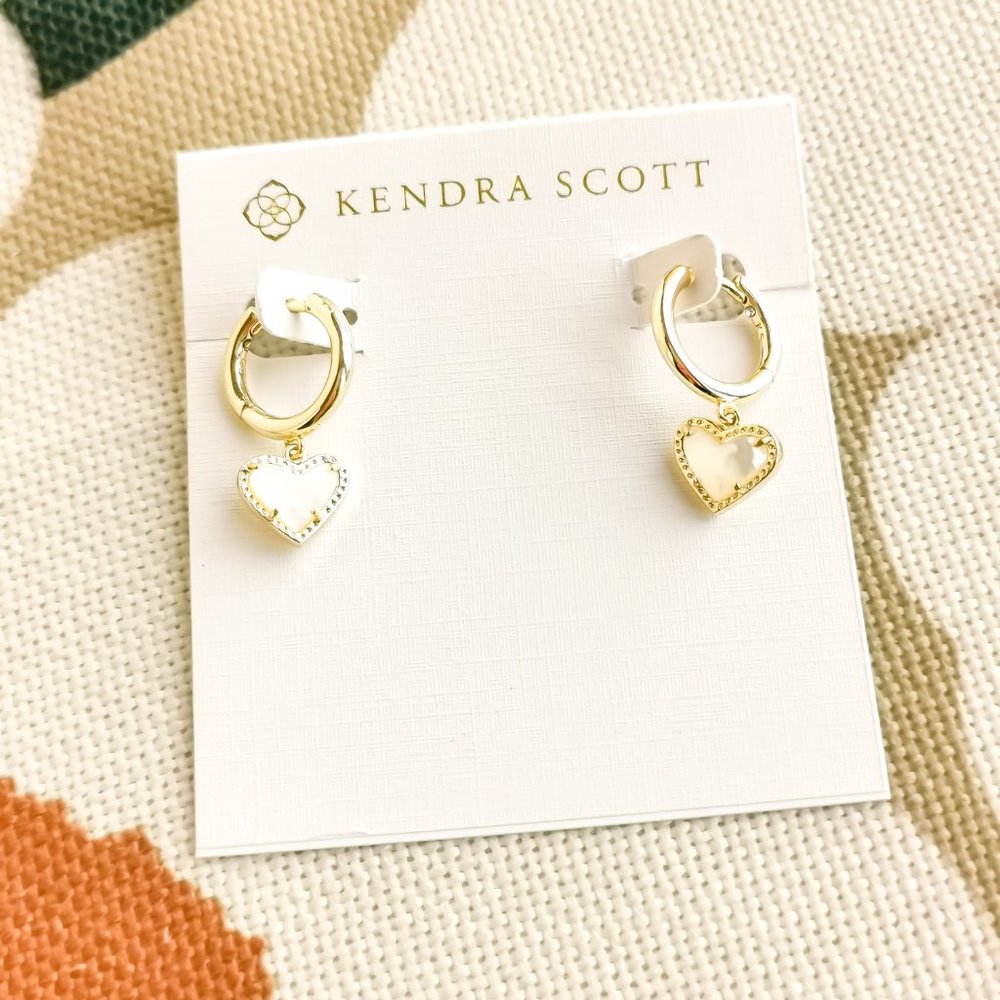 Kendra Scott Ari Heart Huggie Earrings | Gold | Ivory Pearl